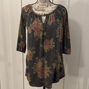 Elegant Floral Tunic with Rose and Gold Accents